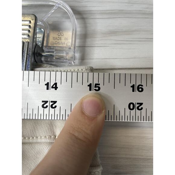 American Eagle Outfitters Shorts Womens 6 Beige Super Stretch Midi 5 Pocket - Picture 4 of 14